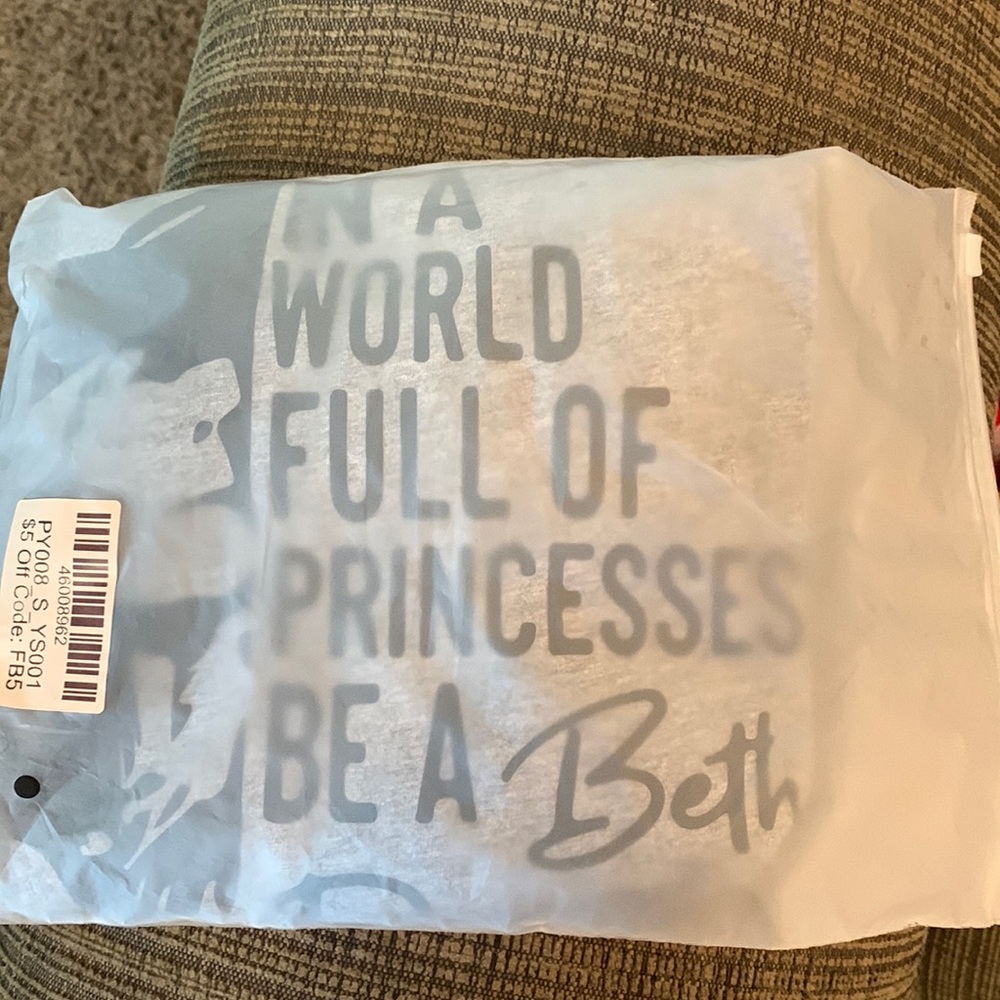 New still in bag Yellowstone t-shirt.